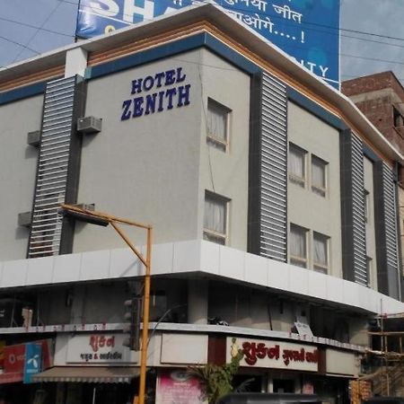 Hotel Zenith 수라트 외부 사진