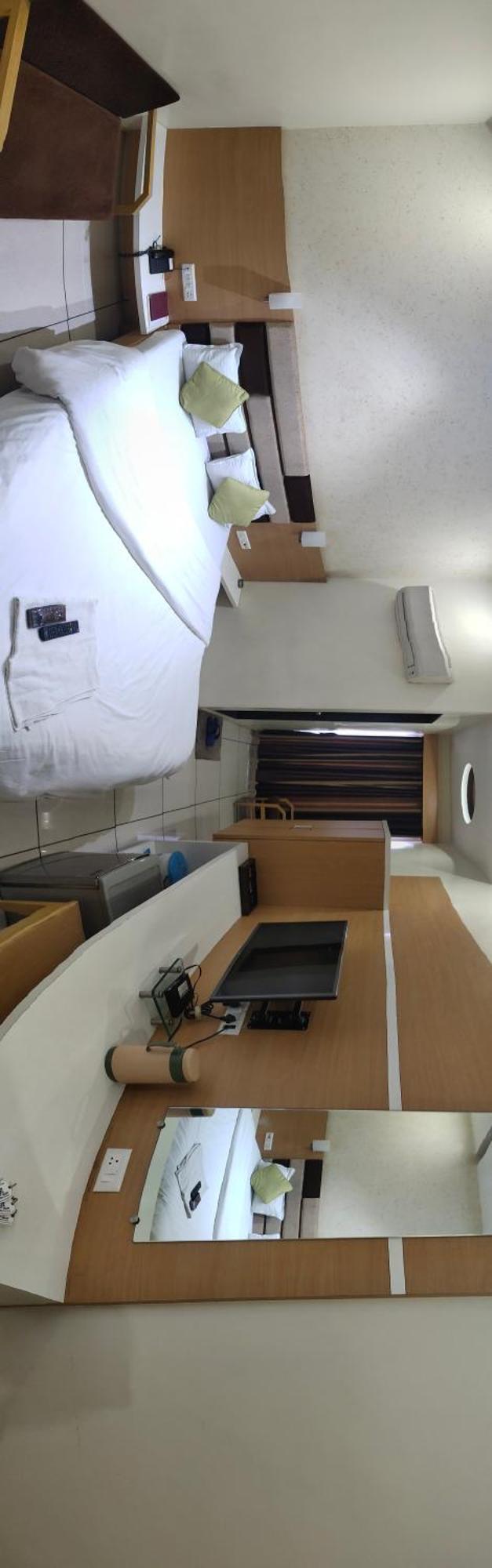Hotel Zenith 수라트 외부 사진