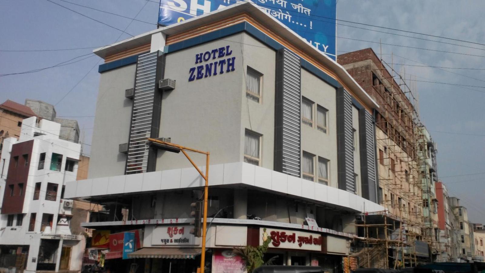 Hotel Zenith 수라트 외부 사진
