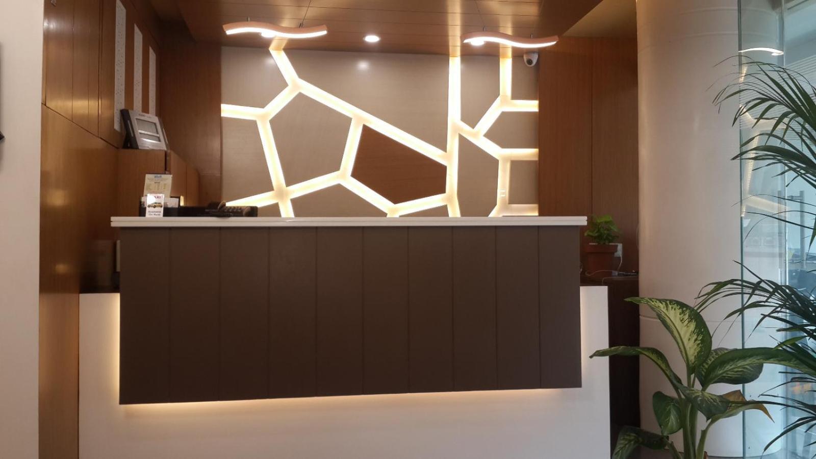 Hotel Zenith 수라트 외부 사진